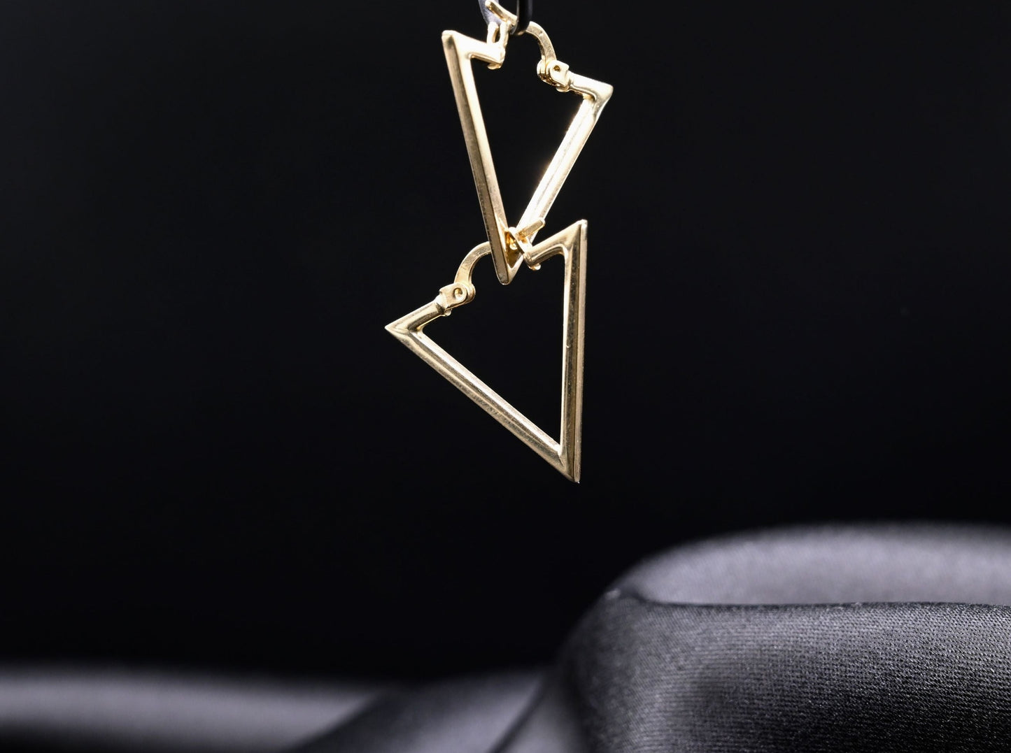 14 karaat gouden oorbellen in driehoekvorm