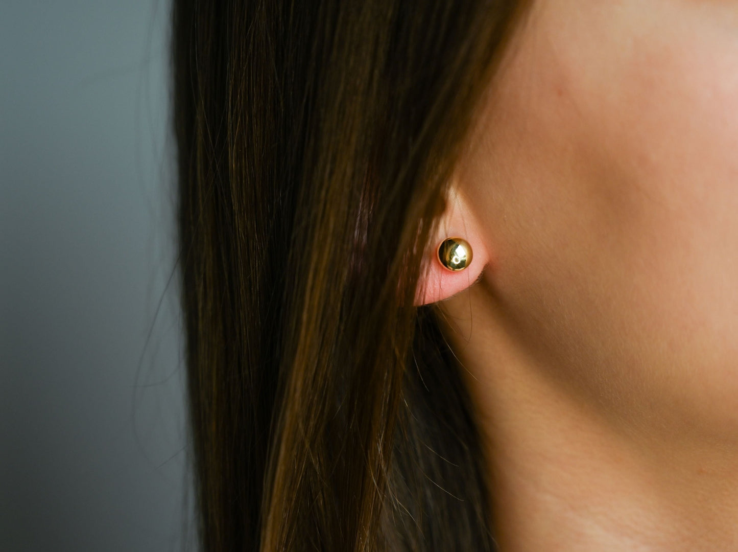 14 karaat gouden oorsteker, een rond en glad gepolijst design