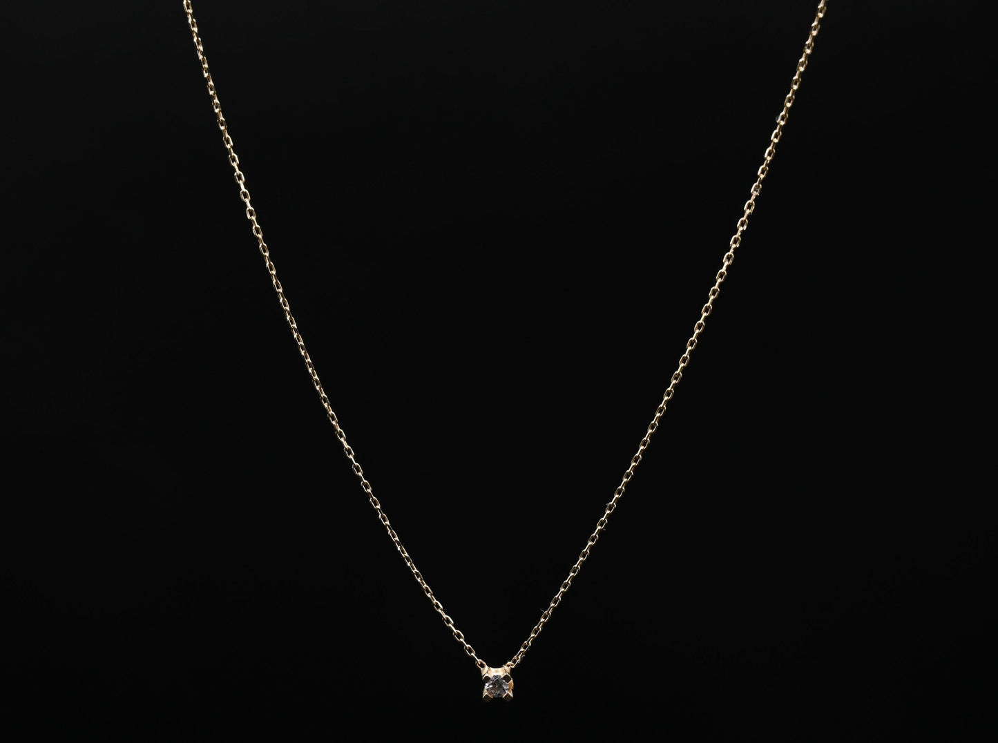 14 karaat gouden ketting met een zirkoniasteen