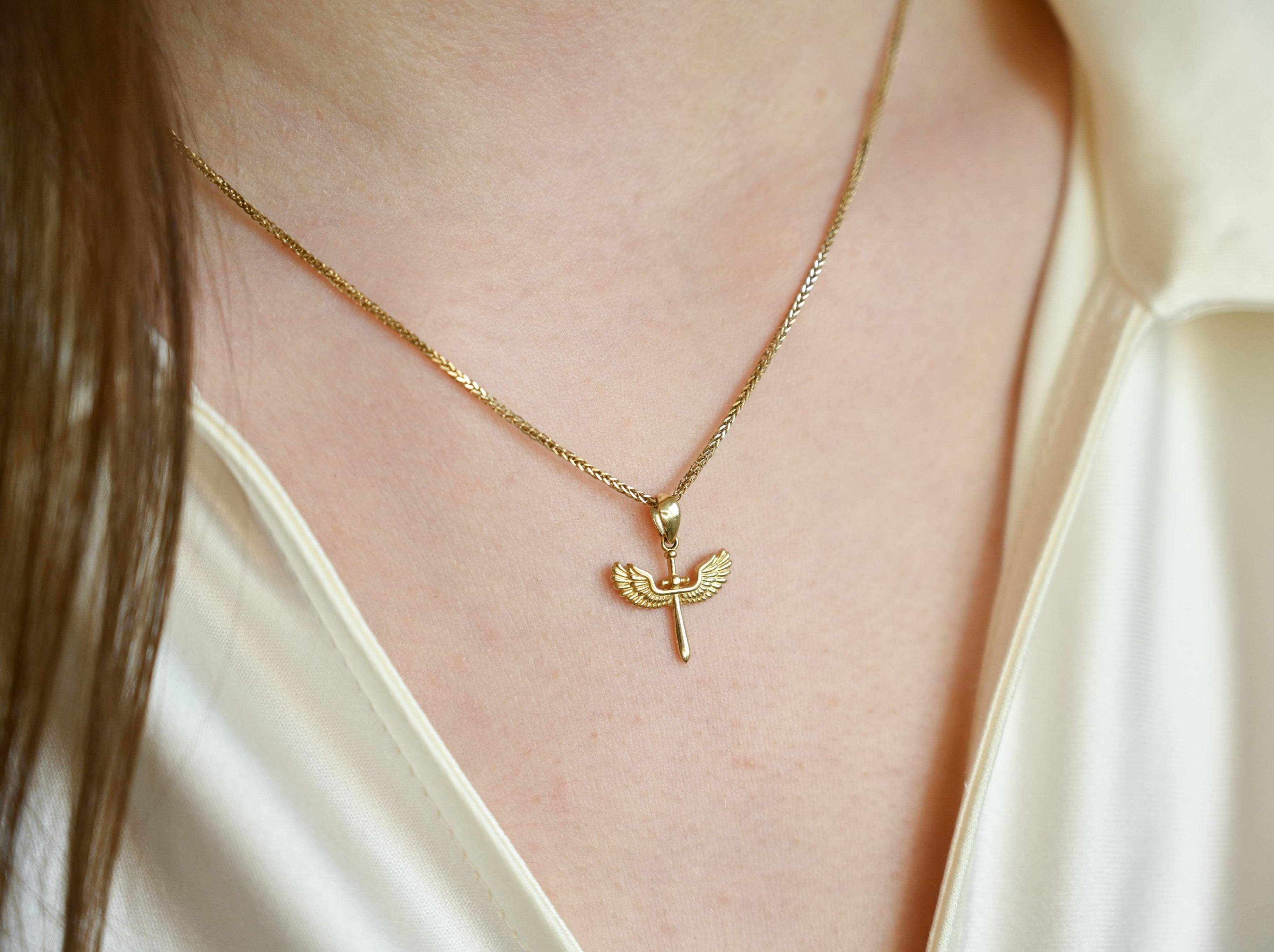 14 karaat gouden hanger in zwaardvorm