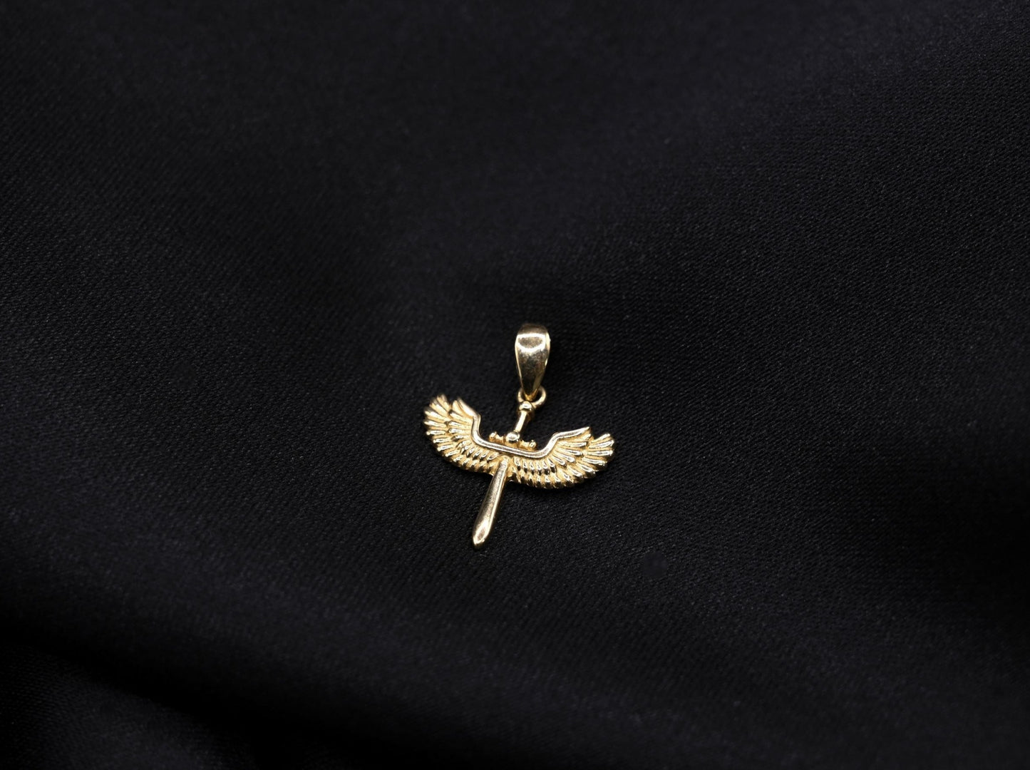 14 karaat gouden hanger in zwaardvorm