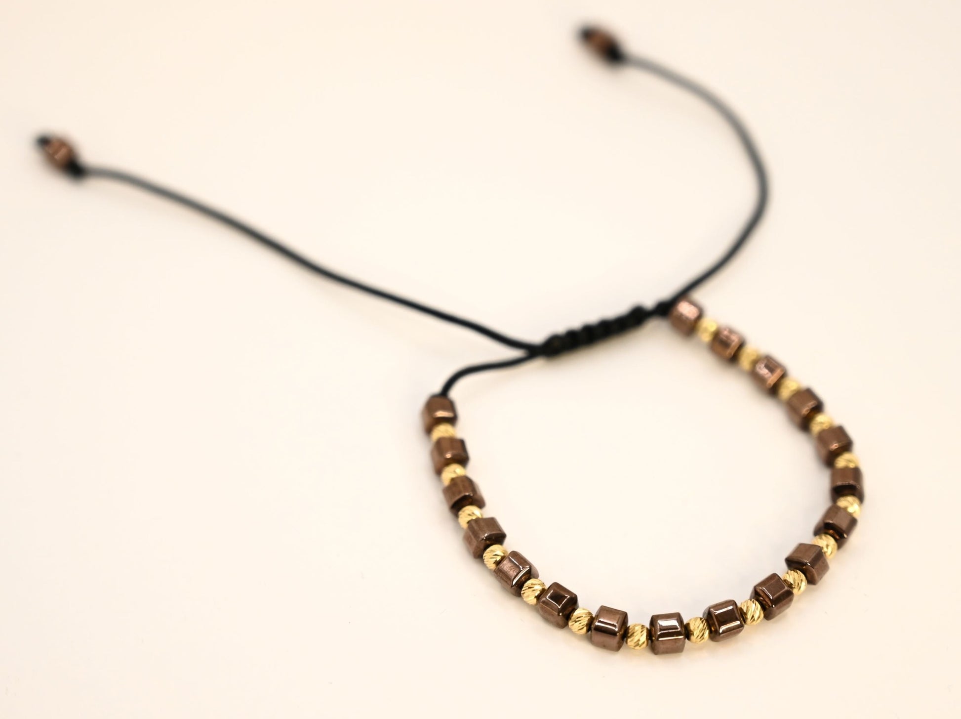 Kralenarmband met gouden accenten en 14 karaat gouden kralen