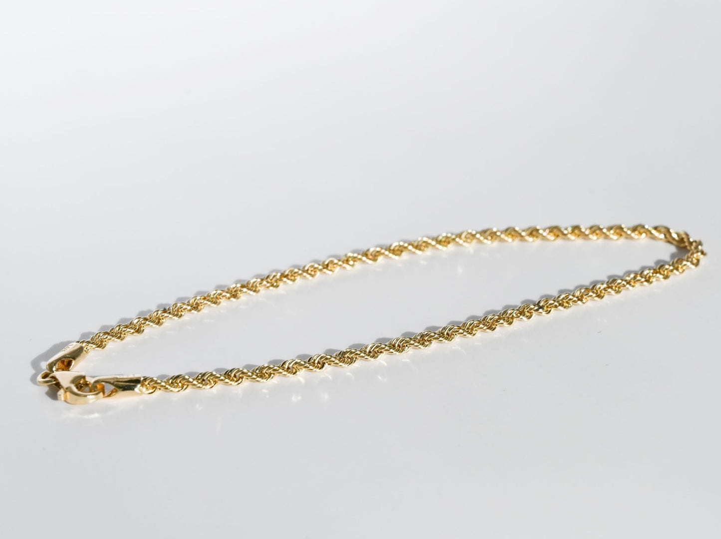14 karaat solide, twisted armband