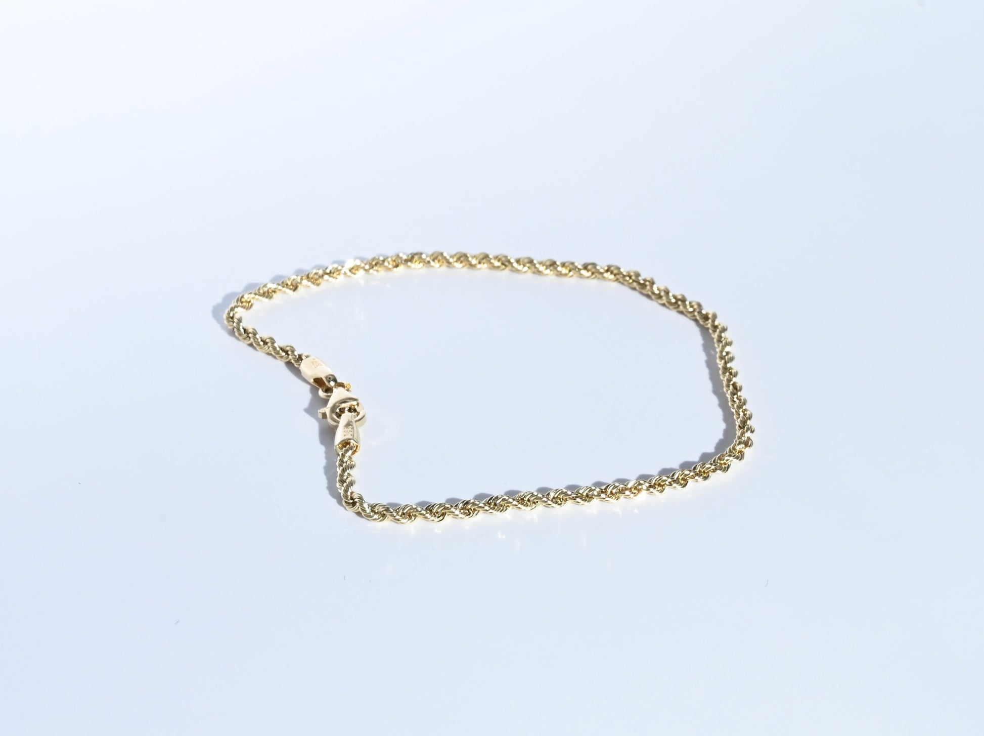 14 karaat solide, twisted armband