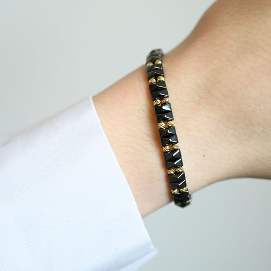 Rebellion Unique armband, een keramische én 14 karaat gouden kralenarmband met een gedurfd design.