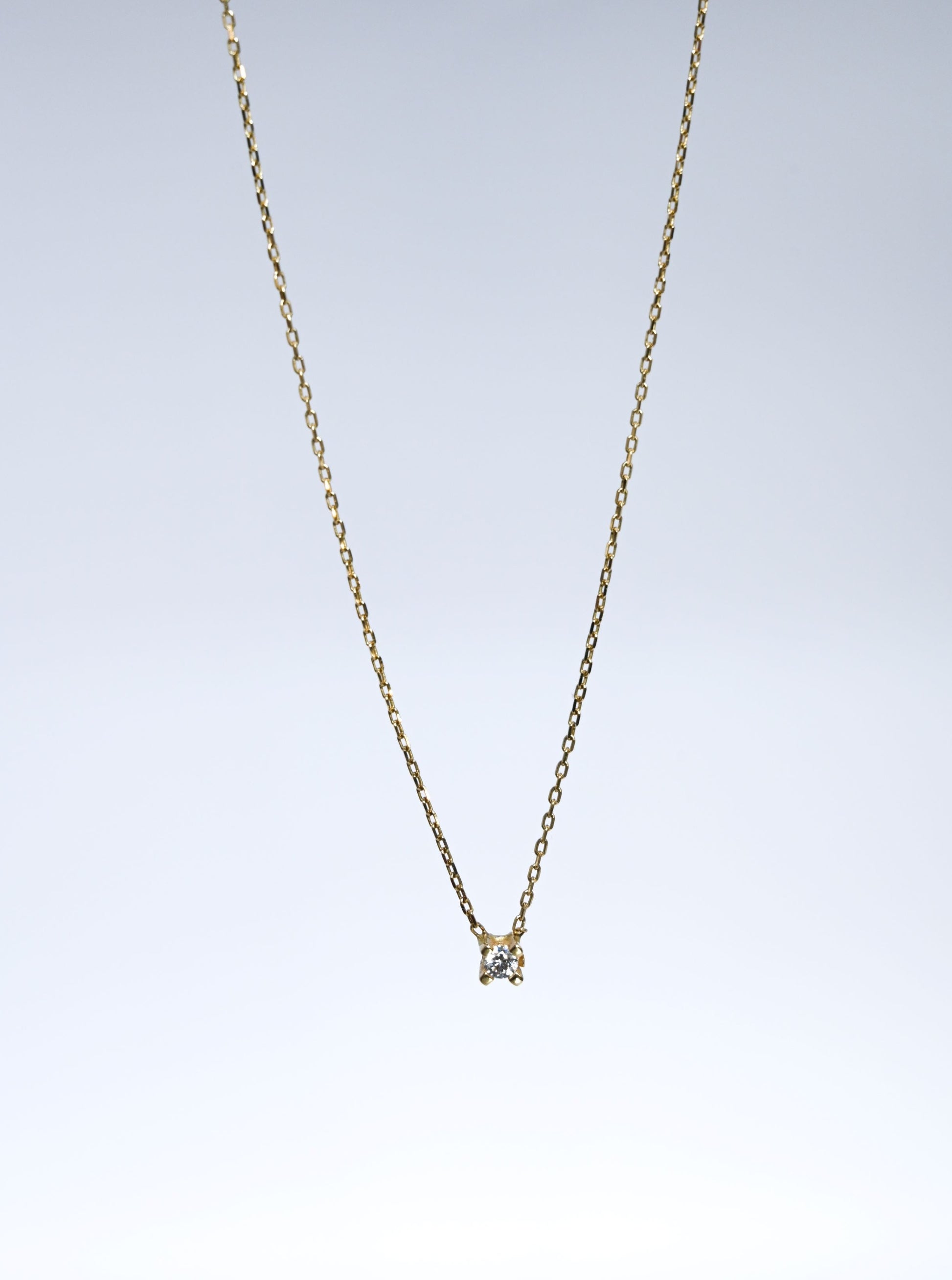 14 karaat gouden ketting met een zirkoniasteen