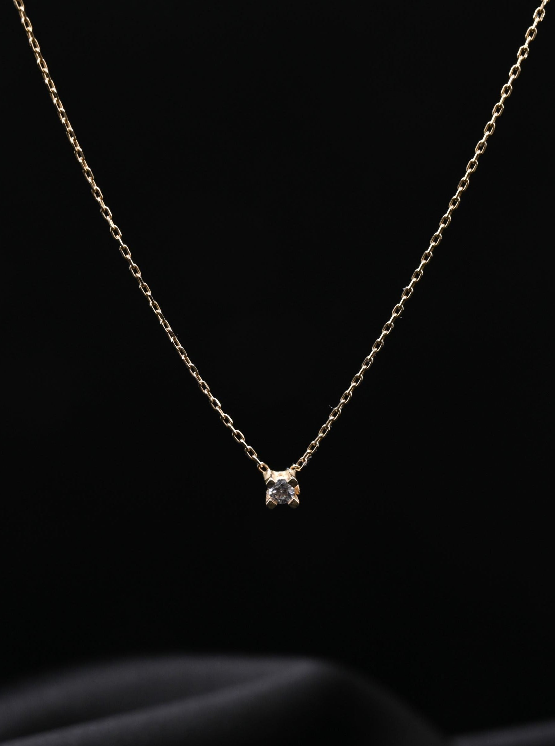 14 karaat gouden ketting met een zirkoniasteen