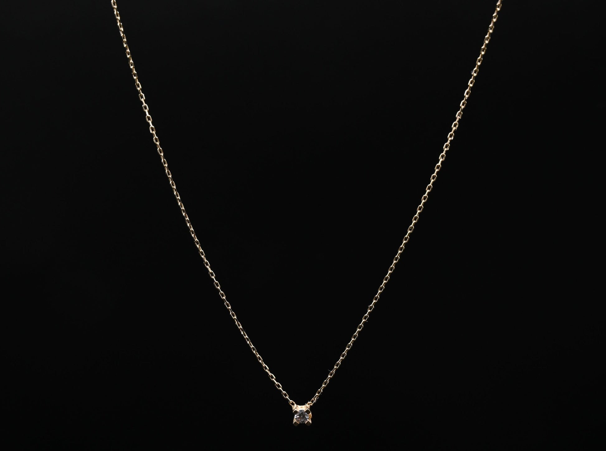 14 karaat gouden ketting met een zirkoniasteen
